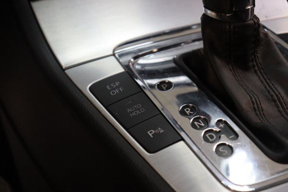 Volkswagen Passat, 1.8 л, Робот, 2010 фото 12