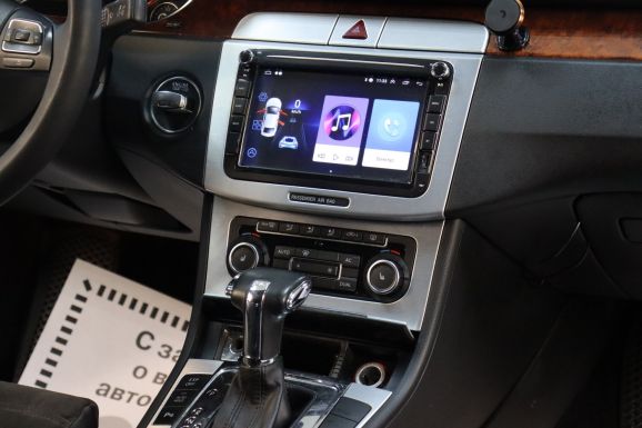 Volkswagen Passat, 1.8 л, Робот, 2010 фото 2