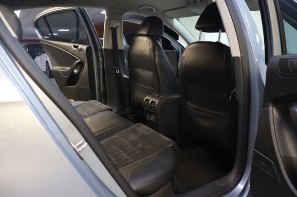 Volkswagen Passat, 1.8 л, Робот, 2010 фото 1