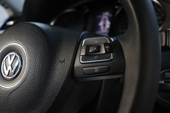 Volkswagen Passat, 1.8 л, Робот, 2013 фото 12