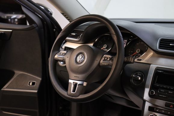 Volkswagen Passat, 1.8 л, Робот, 2013 фото 14