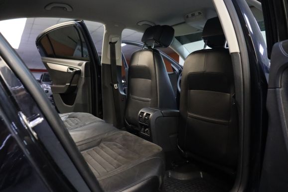 Volkswagen Passat, 1.8 л, Робот, 2013 фото 2