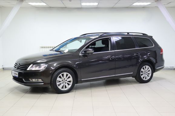 Volkswagen Passat, 1.8 л, Робот, 2011 фото 3