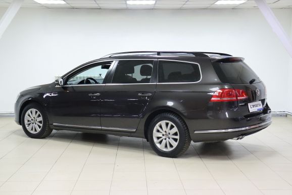 Volkswagen Passat, 1.8 л, Робот, 2011 фото 4