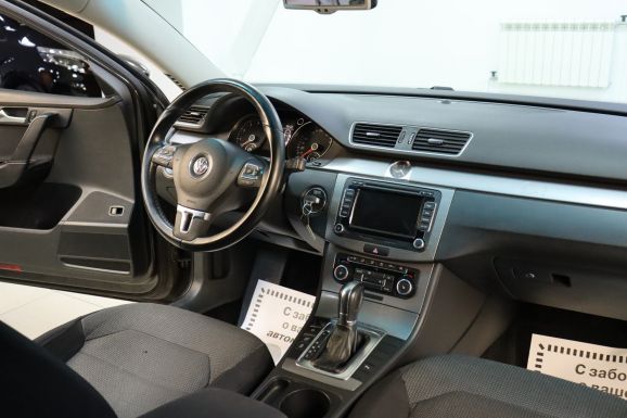 Volkswagen Passat, 1.8 л, Робот, 2011 фото 7
