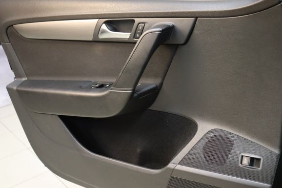 Volkswagen Passat, 1.8 л, Робот, 2011 фото 8