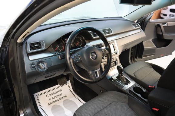 Volkswagen Passat, 1.8 л, Робот, 2011 фото 9