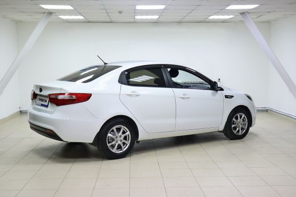 Kia Rio, 1.6 л, АТ, 2013 фото 1