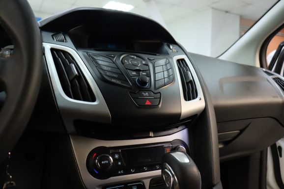 Ford Focus, 1.6 л, Робот, 2013 фото 8