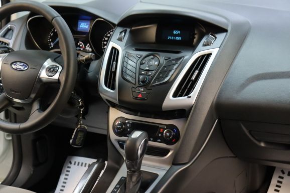 Ford Focus, 1.6 л, Робот, 2013 фото 11