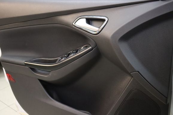 Ford Focus, 1.6 л, Робот, 2013 фото 1