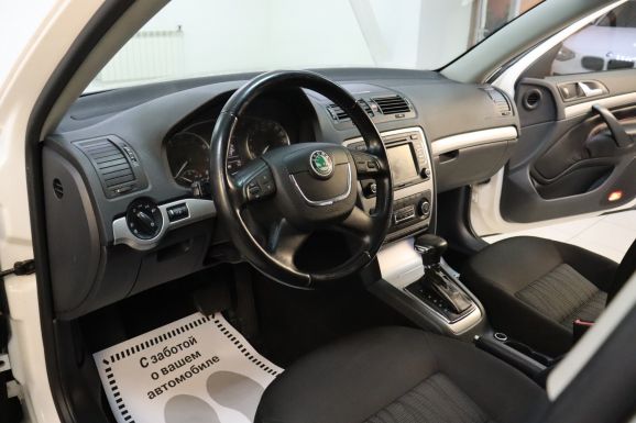 Skoda Octavia, 1.8 л, АТ, 2013 фото 9