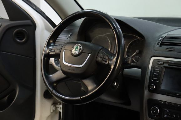 Skoda Octavia, 1.8 л, АТ, 2013 фото 2