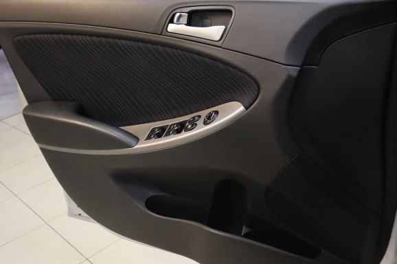 Hyundai Solaris, 1.6 л, АТ, 2014 фото 8