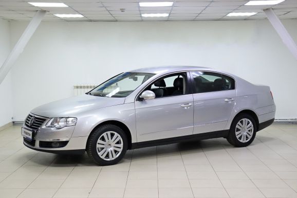 Volkswagen Passat, 1.8 л, Робот, 2010 фото 3