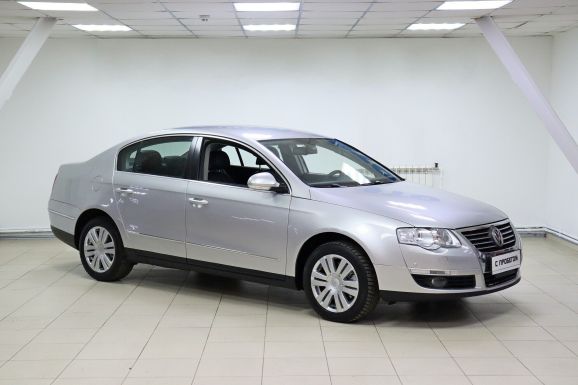 Volkswagen Passat, 1.8 л, Робот, 2010 фото 5