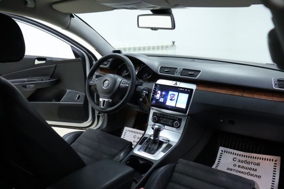 Volkswagen Passat, 1.8 л, Робот, 2010 фото 7