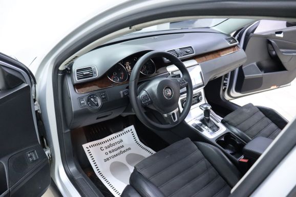 Volkswagen Passat, 1.8 л, Робот, 2010 фото 9