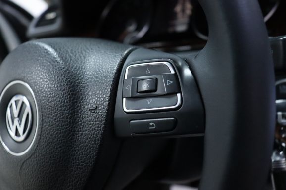 Volkswagen Passat, 1.8 л, Робот, 2010 фото 12