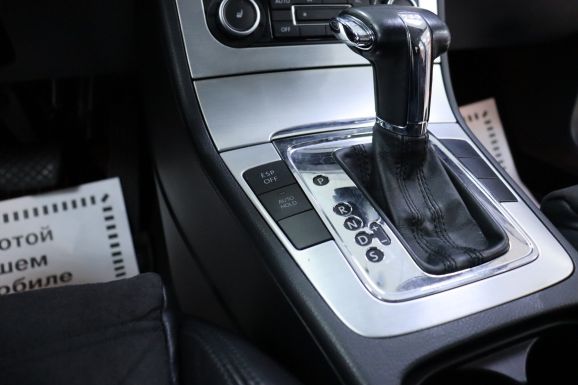 Volkswagen Passat, 1.8 л, Робот, 2010 фото 14