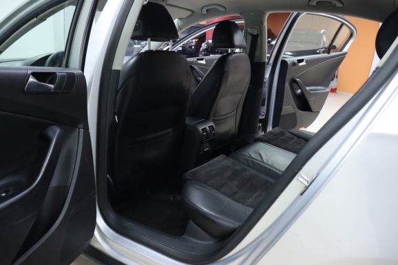 Volkswagen Passat, 1.8 л, Робот, 2010 фото 1