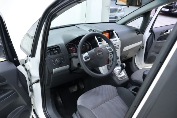 Opel Zafira, 1.8 л, Робот, 2012 фото 10