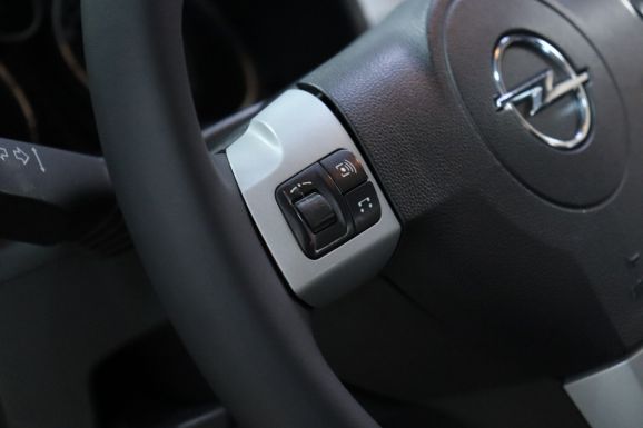 Opel Zafira, 1.8 л, Робот, 2012 фото 12