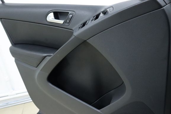 Volkswagen Tiguan, 2.0 л, АТ, 2010 фото 8