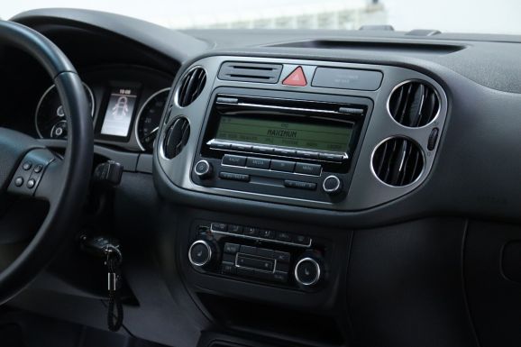 Volkswagen Tiguan, 2.0 л, АТ, 2010 фото 2