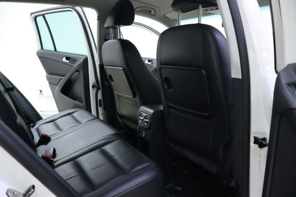 Volkswagen Tiguan, 2.0 л, АТ, 2010 фото 1