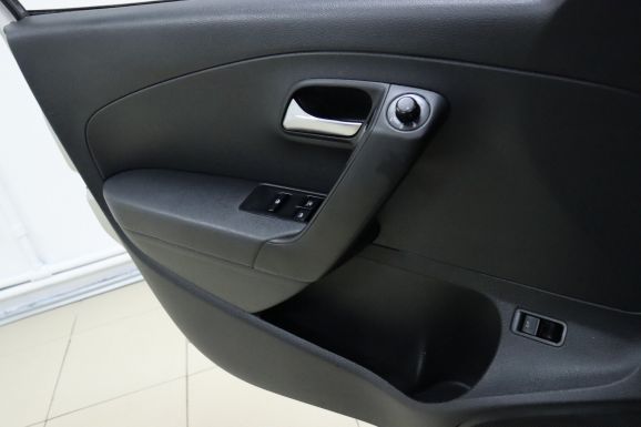 Volkswagen Polo, 1.6 л, АТ, 2013 фото 8