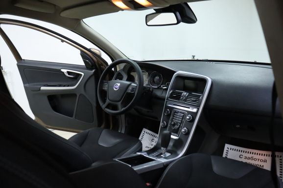Volvo XC60, 2.0 л, Робот, 2010 фото 7