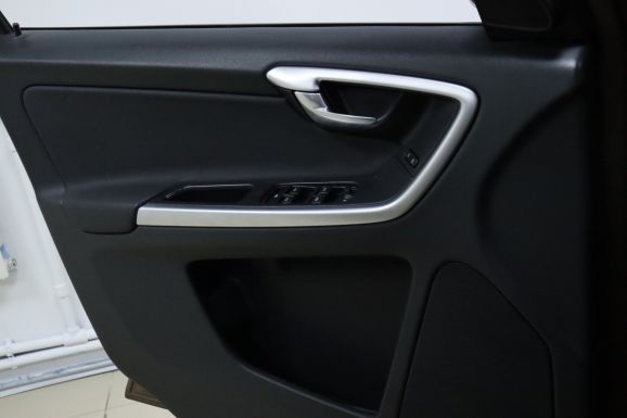 Volvo XC60, 2.0 л, Робот, 2010 фото 8
