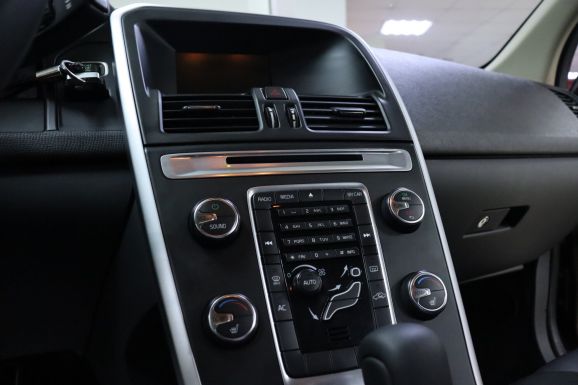 Volvo XC60, 2.0 л, Робот, 2010 фото 13