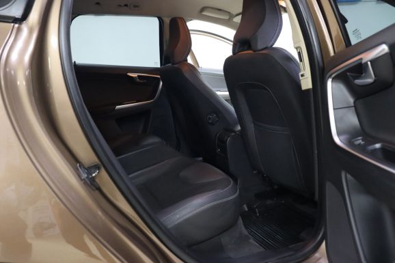 Volvo XC60, 2.0 л, Робот, 2010 фото 1