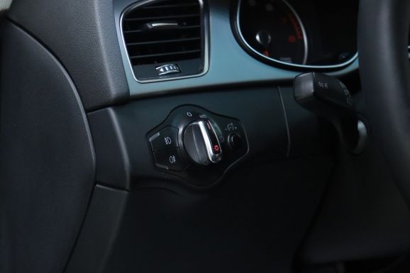 Audi A4, 1.8 л, Вариатор, 2013 фото 10