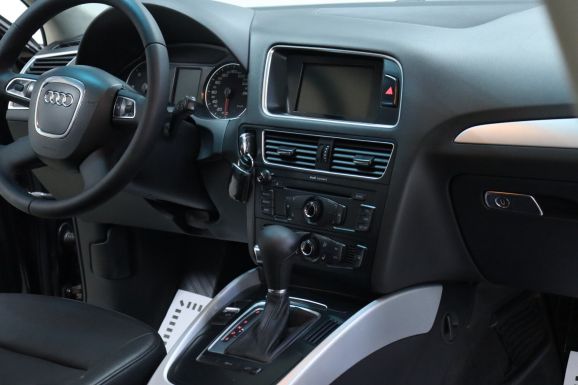 Audi Q5, 2.0 л, Робот, 2010 фото 1