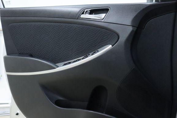 Hyundai Solaris, 1.6 л, АТ, 2011 фото 14