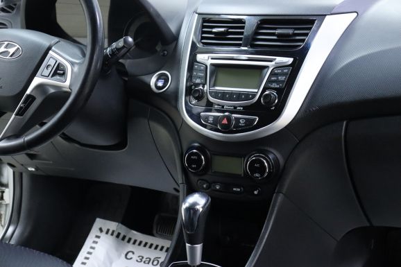 Hyundai Solaris, 1.6 л, АТ, 2011 фото 1