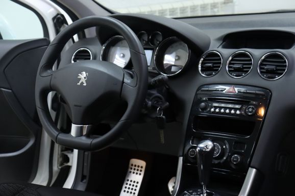 Peugeot 308, 1.6 л, АТ, 2012 фото 2