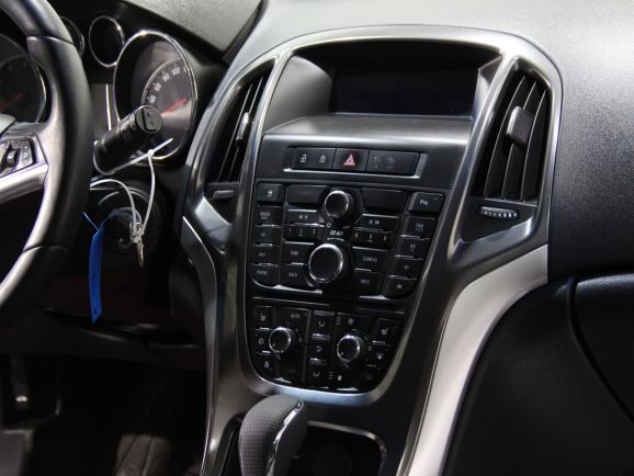 Opel Astra, 1.6 л, АТ, 2011 фото 11