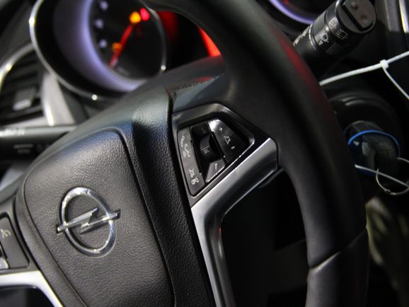 Opel Astra, 1.6 л, АТ, 2011 фото 13