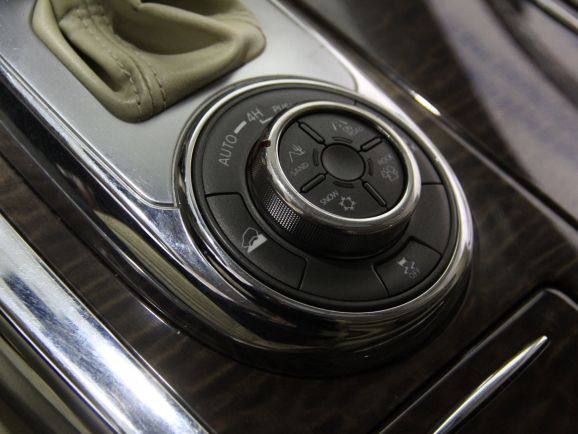 Nissan Patrol, 5.6 л, АТ, 2012 фото 15