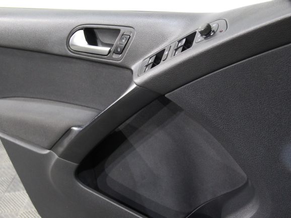 Volkswagen Tiguan, 2.0 л, АТ, 2010 фото 14