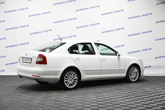 Skoda Octavia, 1.8 л, АТ, 2012 фото 4