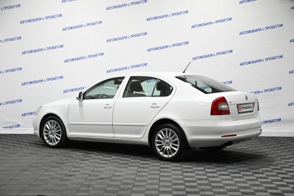Skoda Octavia, 1.8 л, АТ, 2012 фото 6