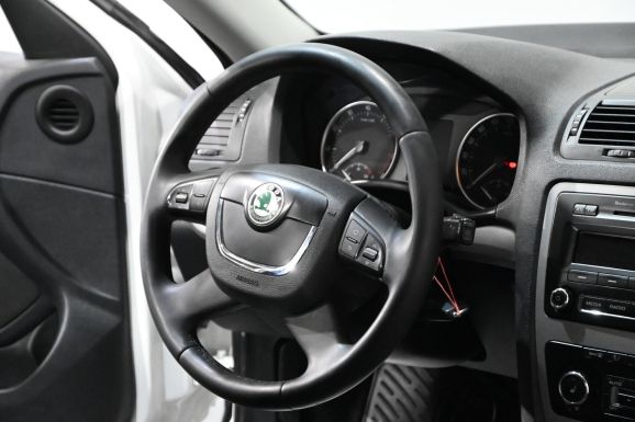 Skoda Octavia, 1.8 л, АТ, 2012 фото 9