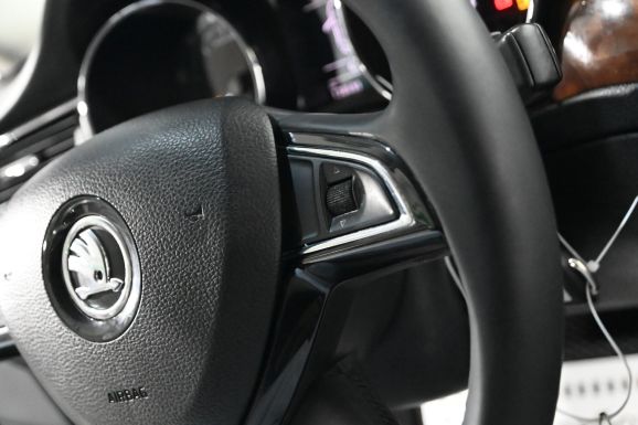 Skoda Superb, 1.8 л, Робот, 2014 фото 15