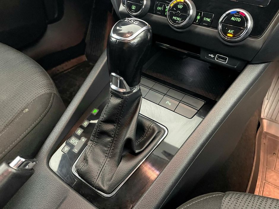 Skoda Octavia, 1.8 л, Робот, 2018 фото 12