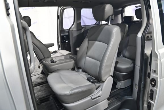 Hyundai Grand Starex, 2.5 л, АТ, 2010 фото 2